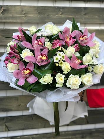 Букет цветов из: Розы и Хризантемы в Глебовский