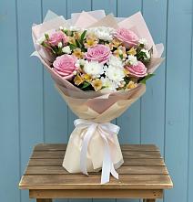 Букет цветов из:  Гвоздики, Орхидеи и Розы в Глебовский