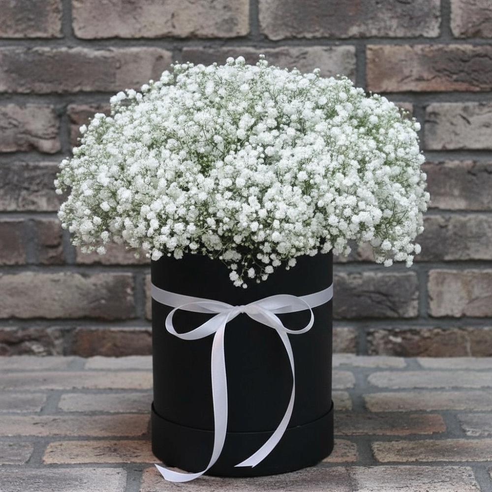 Цветочная композиция из Гипсофила в шляпной коробке в Глебовский