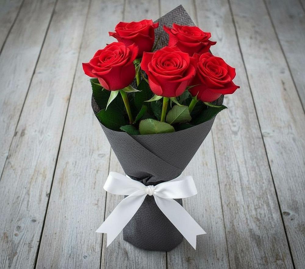 Букет 5 Красных роз Эдлесс Лав в Глебовский