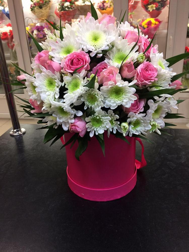 Цветочная композиция из Розы и Хризантемы в шляпной коробке в Глебовский